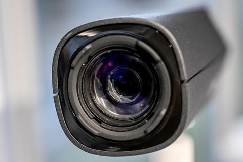 Dieb in Nürnberg entlarvt sich selbst mit Überwachungskamera