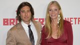 Gwyneth Paltrow: "Es ist wirklich hart!"  Die Schauspielerin und ihr Mann, der Produzent Brad Falchuk, haben ein sehr spezielles Schlaf-Arrangement getroffen – der Kinder wegen. Als die beiden 2018 heirateten, brachten sie jeweils zwei Kinder, die heute im Teenageralter sind, mit in die Ehe. In einem Podcast mit der Sängerin Katy Perry scherzte die 51-Jährige: "Es ist belastend für die Beziehung. Ich habe mir alle Datensätze über Eltern mit jungen Kindern angeschaut … es ruiniert die Beziehung. Es ist wirklich hart!"