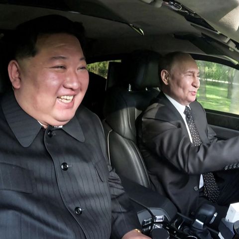 Wladimir Putin kutschiert Kim Jong Un durch Pjöngjang
