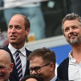 Dänemarks König Frederik X. (r) und William, Prinz von Wales, bei der EM