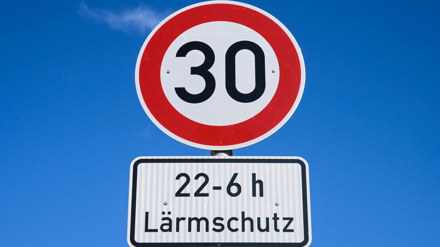 Tempolimit durch Tempo-30-Schild mit Ergänzung "22-6 Uhr Lärmschutz"