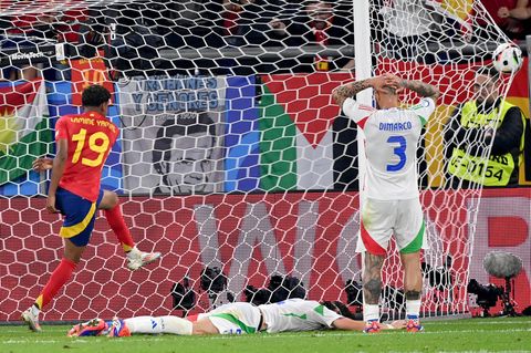 Spaniens Lamine Yamal feiert den 1:0-Siegtreffer im Duell gegen Italien bei der EM 2024