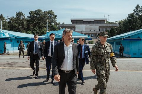 Robert Habeck beim Besuch in Südkorea.