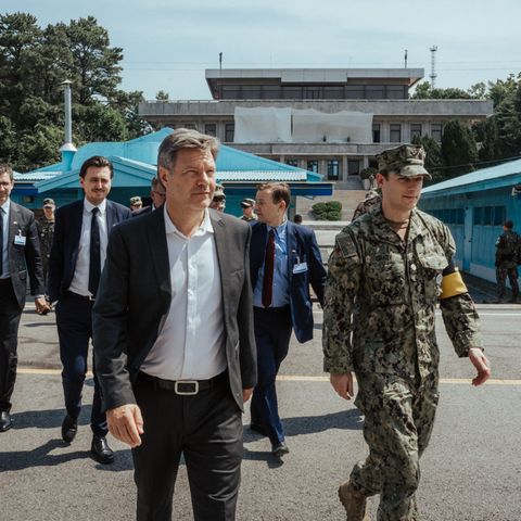 Robert Habeck beim Besuch in Südkorea.