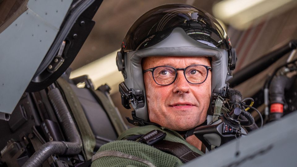 Friedrich Merz fliegt selbst Eurofighter – und kommt an seine Grenzen