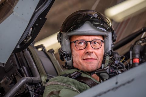 Friedrich Merz fliegt selbst Eurofighter – und kommt an seine Grenzen