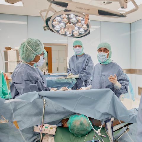 Ärtzeteam im OP