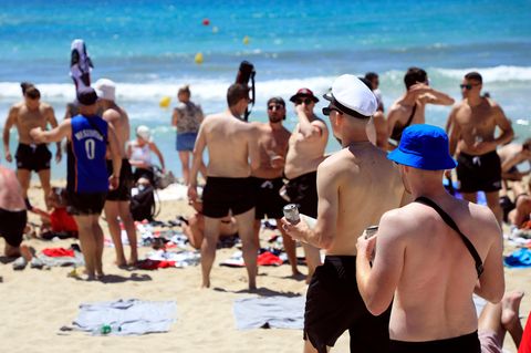 Touristen am Strand von S'Arenal