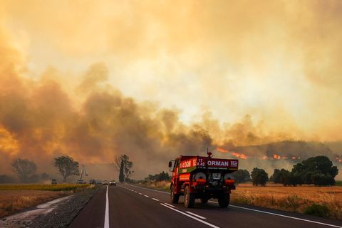 Türkei: Feuerwehrleute bekämpfen einen Brand in der Provinz Antalya