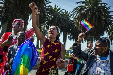 Menschen in Namibia demonstrieren beim Swakopmund Gay Pride