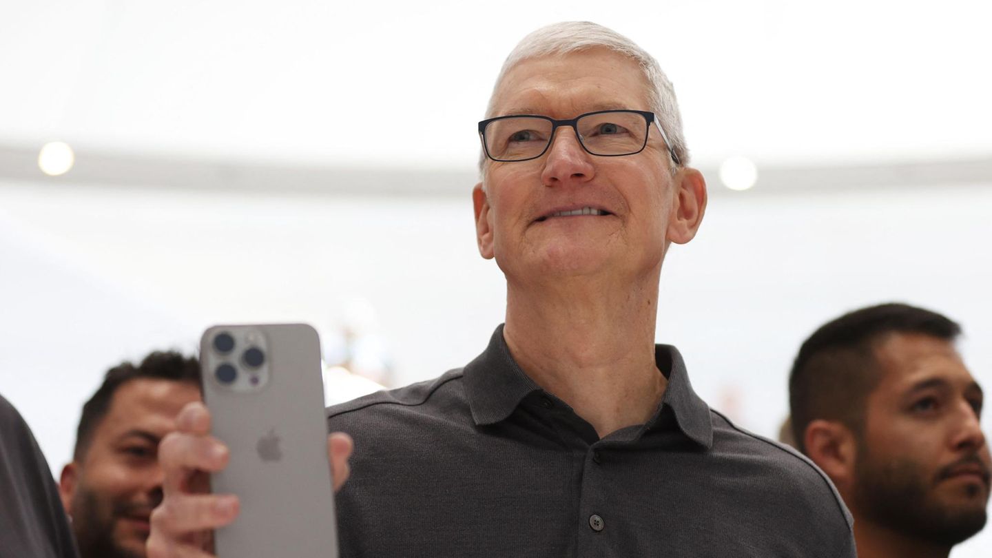 Apple: Mengapa perusahaan mengambil jalannya sendiri dengan sensasi teknologi baru?