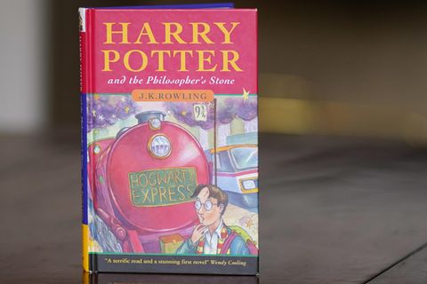 Erstausgabe von J.K. Rowlings Buch "Harry Potter und der Stein der Weisen"