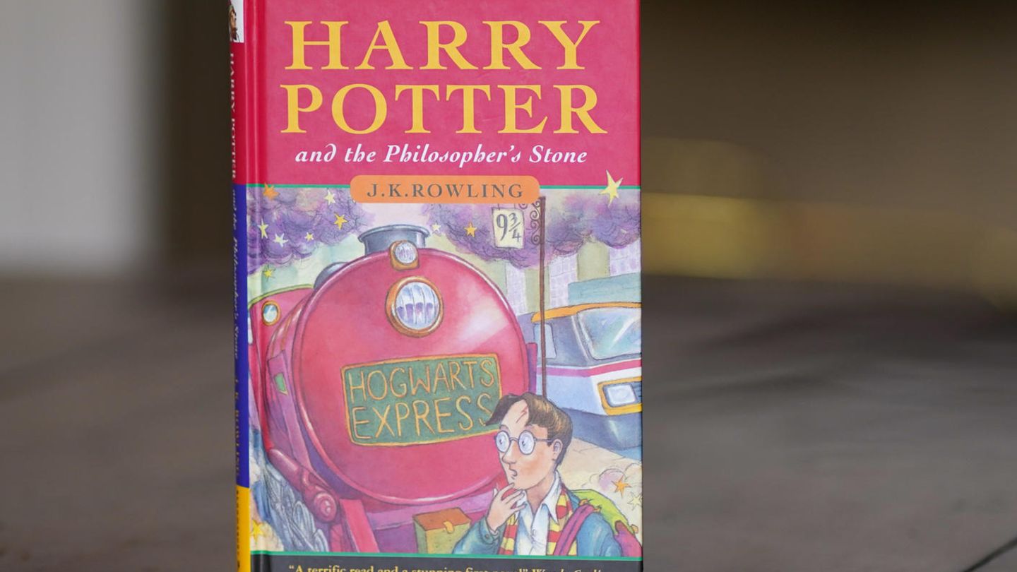 Erstausgabe von J.K. Rowlings Buch "Harry Potter und der Stein der Weisen"