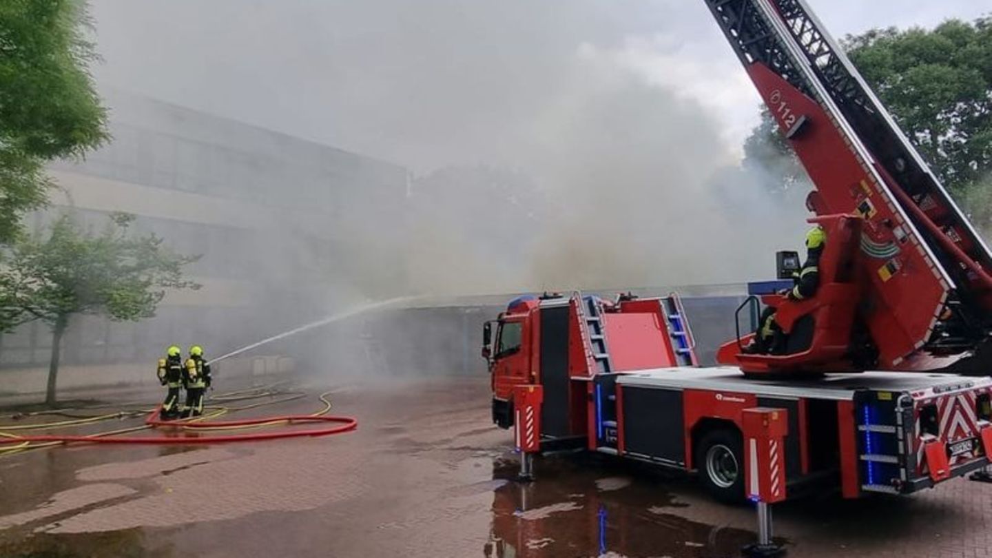 Feuerwehreinsatz: Brand in Realschule in Oberhausen