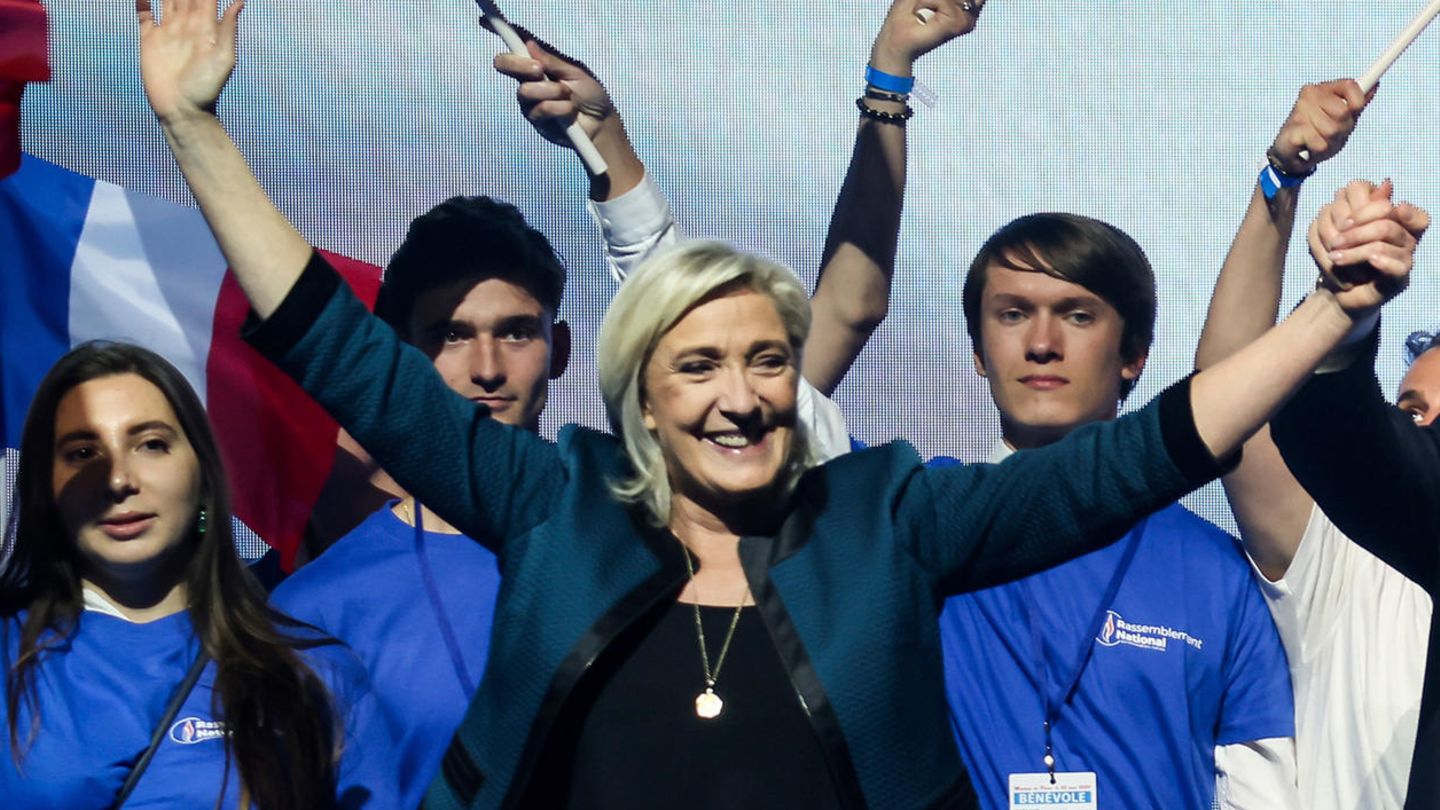 Die Führerin der französischen Rechten, Marine Le Pen, feiert ihren Erfolg nach den Europawahlen