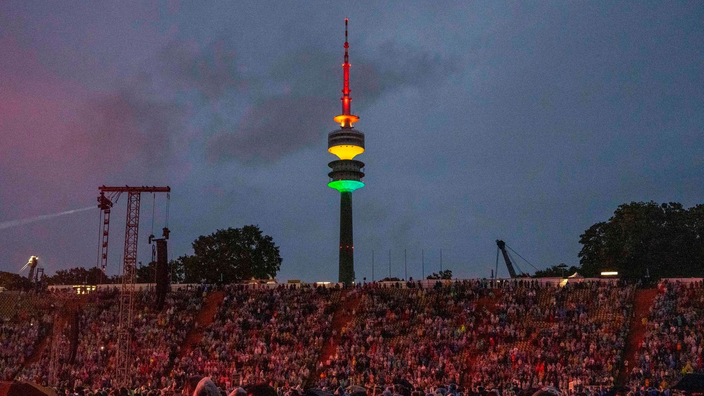 Zum Abschluss strahlte der Olympiaturm in den Pride-Farben – ein Symbol für Weltoffenheit
