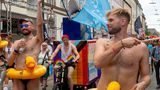 In der bayerischen Hauptstadt München war es warm genug, für einen Entchen-Pride