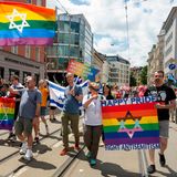 Und noch eine politische Einlage! Beim Münchener CSD demonstrierte diese Gruppe Männer gegen Antisemitismus