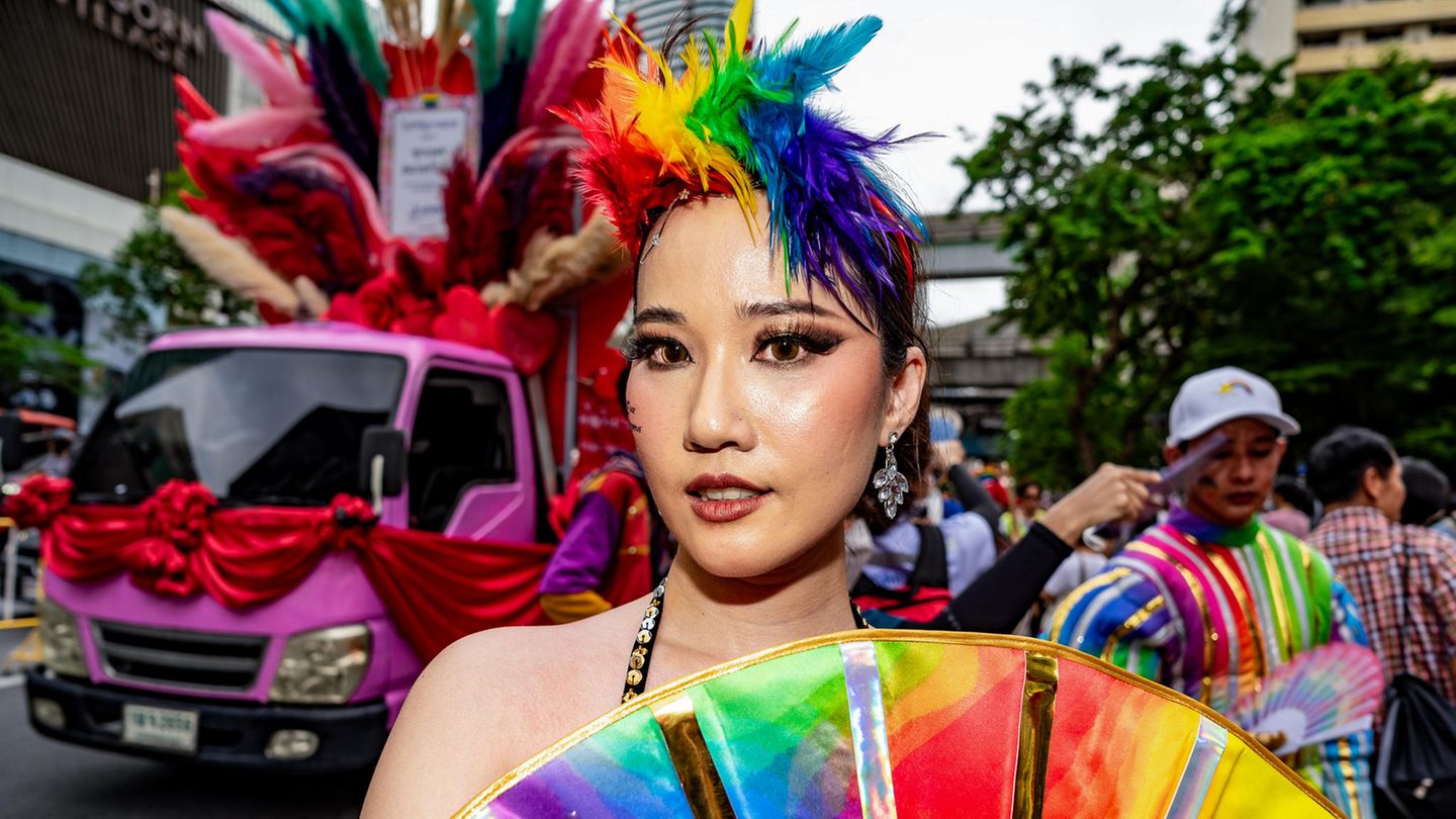 Farbenfroher Pride-Auftakt in Bangkok: Am 1. Juni zogen dort Tausende durch die Innenstadt Farbenfroher Pride-Auftakt in Bangkok: Am 1. Juni zogen dort Tausende durch die Innenstadt
