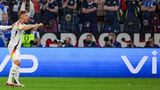 Joshua Kimmich stand mit seiner Leistung in der ersten Hälfte stellvertretend für die ganze Elf: Sie war schwach. Sein pomadiges Zweikampfverhalten half tatkräftig mit, das Schweizer Tor zu ermöglichen. Wehrte sich einmal, als er sich nach einem Ballverlust den Ball mit Infight-Qualitäten zurückholte. Ließ sich zum Ende wenigstens nicht hängen
