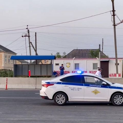 Die Polizei patrouilliert in Machatschkala, Russland