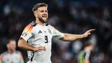 Der Niclas ist einfach gut drauf. Man merkt Füllkrug an, dass er sich jedesmal wahnsinnig über seinen außergewöhnlichen Karrierehöhenflug im gehobenen Fußballeralter freut. Machte das, was man von ihm erwartet. Er wurde eingewechselt und köpfte Deutschland zum Gruppensieg