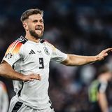 Der Niclas ist einfach gut drauf. Man merkt Füllkrug an, dass er sich jedesmal wahnsinnig über seinen außergewöhnlichen Karrierehöhenflug im gehobenen Fußballeralter freut. Machte das, was man von ihm erwartet. Er wurde eingewechselt und köpfte Deutschland zum Gruppensieg