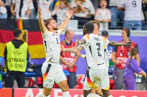 Niclas Füllkrug reißt beim Torjubel gegen die Schweiz beide Arme hoch