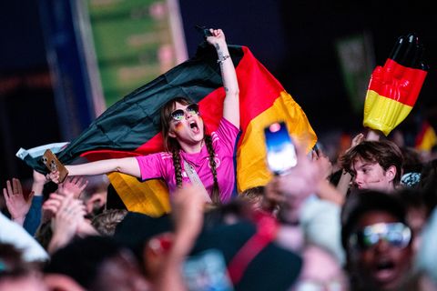 Deutschland-Fans jubeln in Hamburg