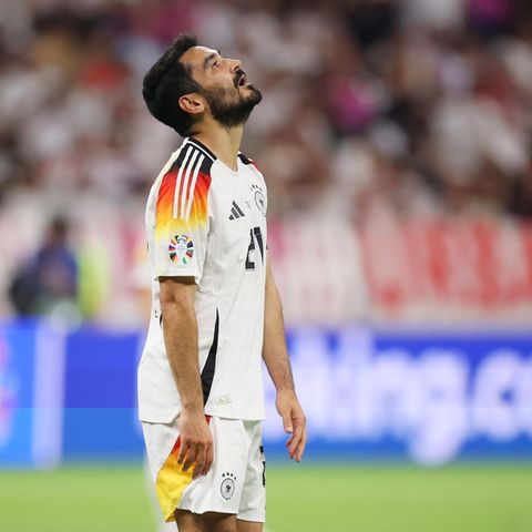 Ilkay Güngogan blickt beim EM-Spiel gegen die Schweiz ratlos gen Himmel