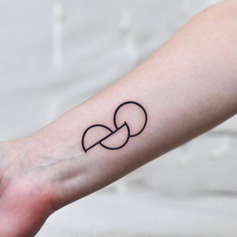 Organ donation: arm with tattoo