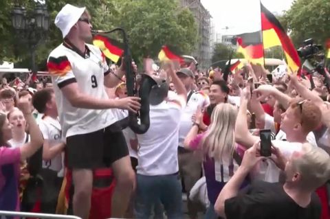 EM 2024: Dieser Saxophonist heizt allen Fußball-Fans ordentlich ein