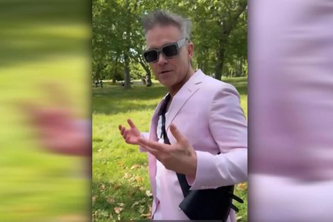 Robbie Williams spaziert durch Londoner Hyde Park – und niemand erkennt ihn