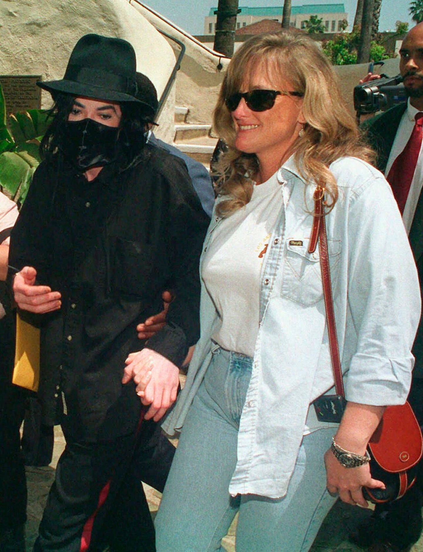 Nach der gescheiterten Ehe mit der Tochter von Elvis Presley heiratete Jackson 1996 überraschend die Krankenschwester Debbie Rowe. Mit ihr hat er zwei Kinder: Prince, geboren 1997, und Paris, geboren 1998. Die Ehe wurde 1999 geschieden. 2002 brachte eine Leihmutter außerdem seinen Sohn Blanket zur Welt.