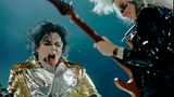 Für das Album "HIStory – Past, Present and Future Book I" fuhr Jackson 1995 eine Werbekampagne, die ihresgleichen suchte: 40 Millionen Dollar wurden darauf verwendet, Jackson ließ unter anderem in zahlreichen Großstädten, darunter auch in Berlin, eine neun Meter hohe Statue seiner selbst aufstellen. Und zementierte damit buchstäblich sein Image des Größenwahnsinnigen. Privat...