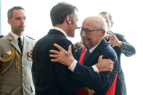 Macron umarmt Klarsfeld