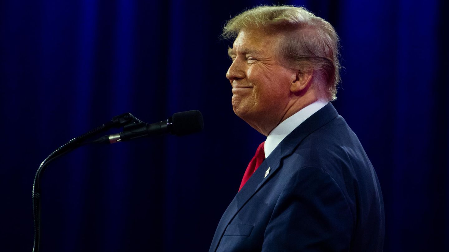 Trump shocked Jewish employees with Holocaust joke: “Don’t forget the ovens”