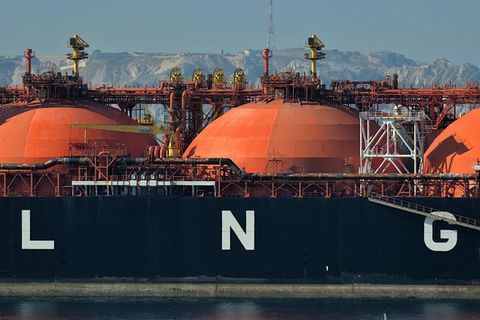 Der LNG-Tanker "FSRU Toscana" erreicht den französischen Mittelmeerhafen Marseille