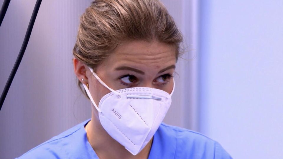 Stella Lingen hat sich von ihrem Tourette-Syndrom nicht aufhalten lassen. Die 26-Jährige hat für ihren Traum, Ärztin zu werden, alles gegeben.
