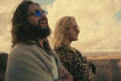 Kaulitz & Kaulitz: Die Zwillinge Bill und Tom Kaulitz, beide mit Sonnenbrille und langen Haaren