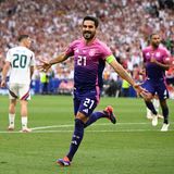 Apropos Ilkay Gündogan: Auch der Kapitän gehört zu den Gewinnern der ersten drei Spiele dieser EM. Während vor dem Turnier noch berechtigte Zweifel am 33-Jährigen aufkamen, weil er mutmaßlich nicht ins System von Trainer Julian Nagelsmann passte, hat sich der Routinier wahrlich in die Mannschaft gebissen. Mit der Position vor Toni Kroos hat Gündogan mehr Freiheiten, um dem Offensivspiel seinen kreativen Stempel aufzudrücken. Nutznießer oftmals: Jamal Musiala und Florian Wirtz