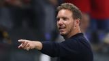 Auch der Trainer der Nationalelf gehört zu den Gewinnern der Vorrunde. Mit ruhiger Hand moderierte er Querelen wie seine Wahl von Manuel Neuer als Stammkeeper. Das Team wirkt energischer, frischer als unter seinem Vorgänger Hansi Flick. Bislang vercoachte sich Nagelsmann nicht, hatte dazu mit seinen Einwechslungen ein gutes Händchen – auf dem Platz und für die Kabine. So wechselte er etwa Deniz Undav und Chris Führich in ihrem Heimstadion in Stuttgart ein. Oder auch Emre Can, der erst wenige Tage vor Turnierbeginn zur Mannschaft gestoßen war. Die Kritik, Nagelsmann würde die Nationalmannschaft mit seiner Spielidee überfordern, ist verstummt