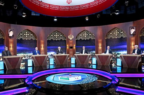 Ein TV-Studio im Iran mit den Präsidentschaftskandidaten