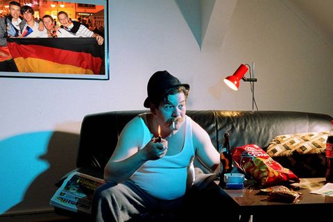 Symbolfoto zur Fußball-EM: Deutscher Fan guckt zuhause