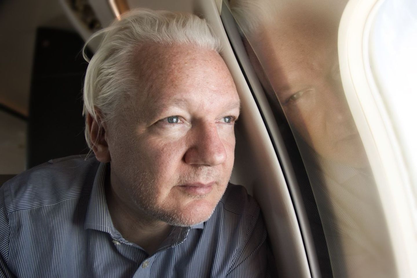 Julian Assange nach seiner Entlassung aus Belmarsh Prison in London am 24. Juli auf dem Weg nach Saipan