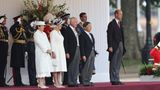 Die britischen Royals hatten eine Ehrenparade organisiert, außerdem wurde die japanische Nationalhymne gespielt.