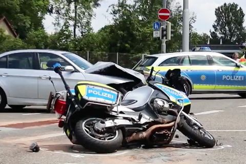 Fahrzeug kracht in Viktor Orbáns Kolonne durch Stuttgart – Polizist stirbt