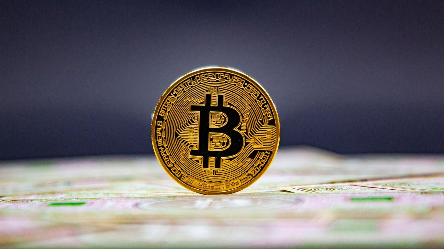 Bitcoin price slide: What the German police have to do with it