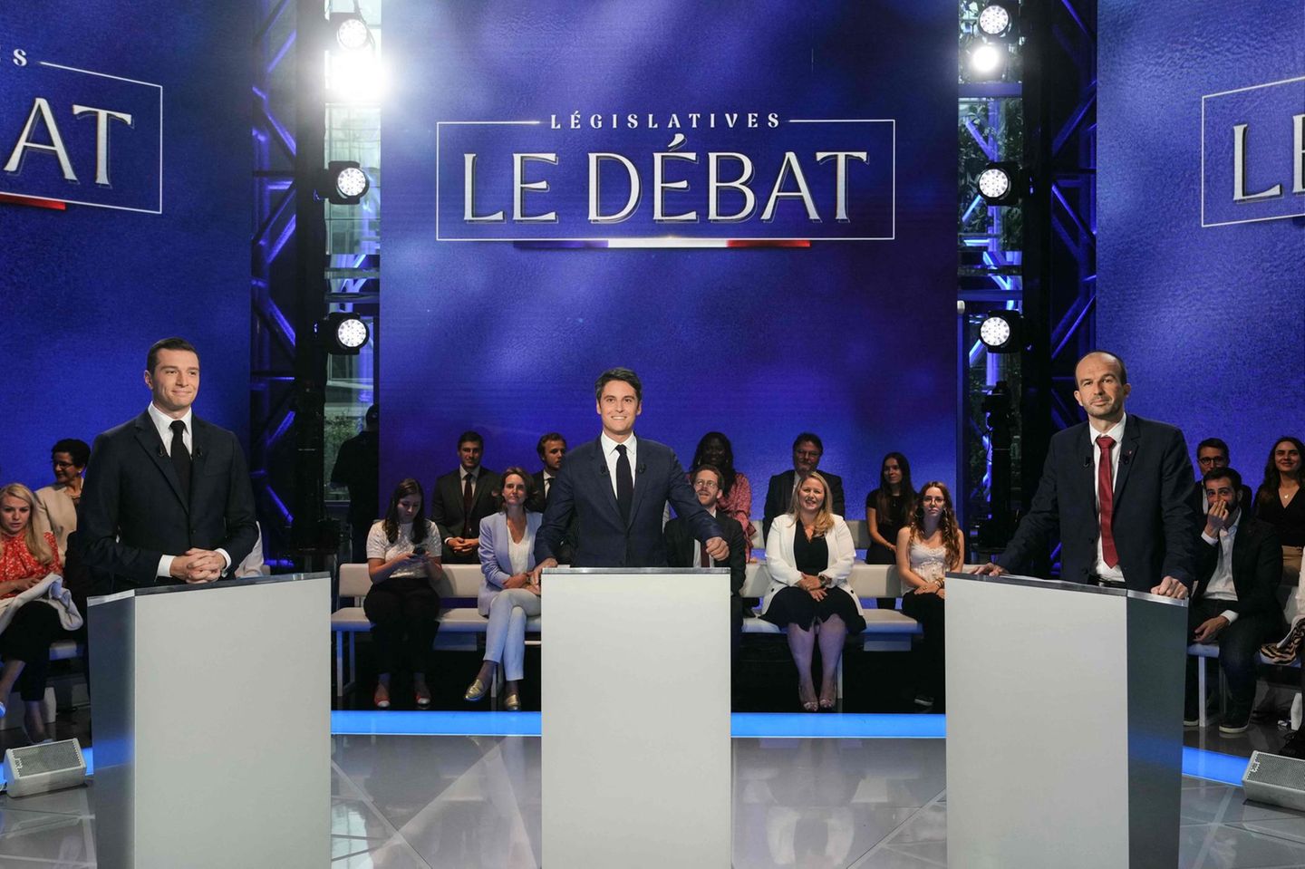 Jordan Bardella, Gabriel Attal und Manuel Bompard bei der Fernsehdebatte in Frankreich
