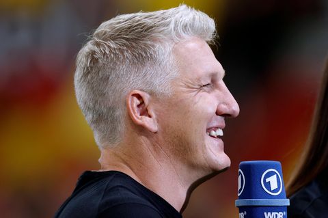 Lachender Experte Schweinsteiger
